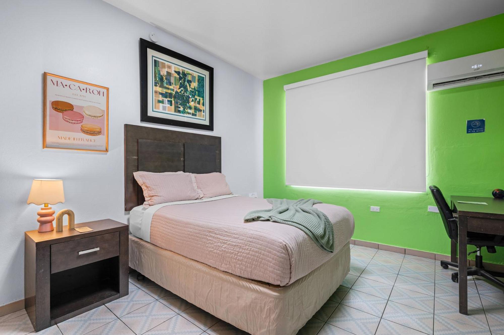 Guest Room with One Bed